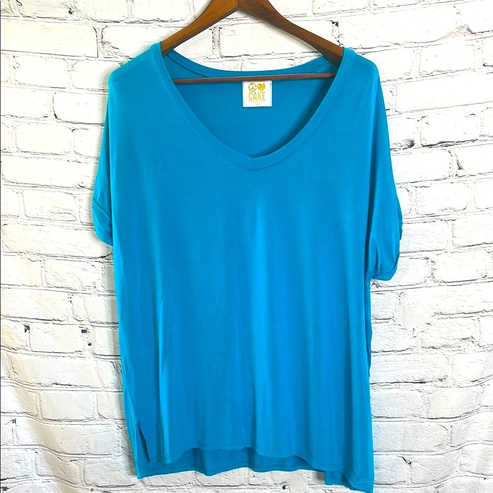 Peace Love Cake Vibrant Blue V-Neck T-Shirt Size Small Excellent Condition